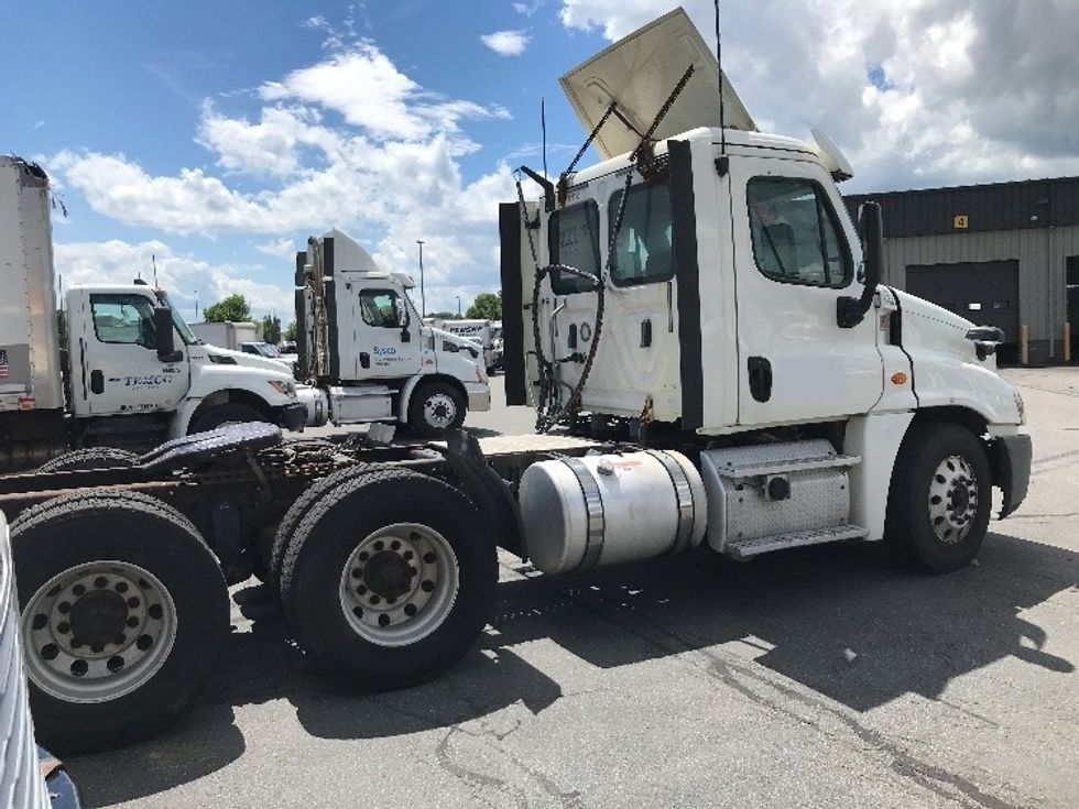 Day Cab Tractor-Heavy Duty Tractors-Freightliner-2018-Cascadia 12564ST-Scarborough-ME-573,026\n\t\tmiles-$ 28,750 - Image 7