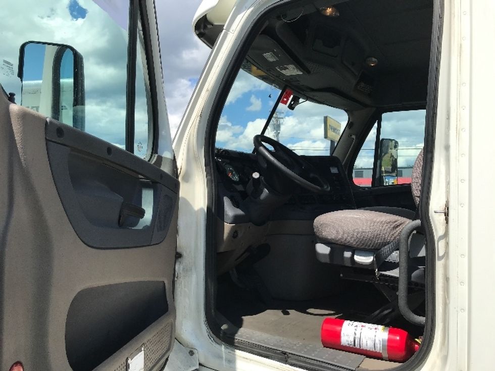 Day Cab Tractor-Heavy Duty Tractors-Freightliner-2018-Cascadia 12564ST-Scarborough-ME-573,026\n\t\tmiles-$ 28,750 - Image 9