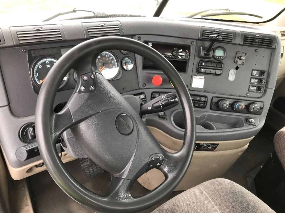 Day Cab Tractor-Heavy Duty Tractors-Freightliner-2018-Cascadia 12564ST-Scarborough-ME-596,683\n\t\tmiles-$ 29,750 - Image 11
