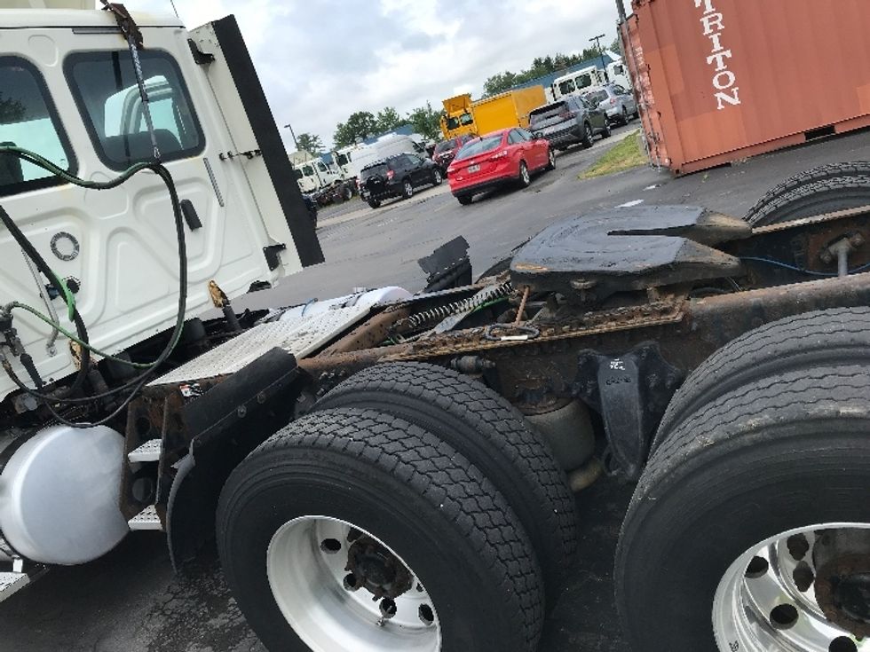 Day Cab Tractor-Heavy Duty Tractors-Freightliner-2018-Cascadia 12564ST-Scarborough-ME-596,683\n\t\tmiles-$ 29,750 - Image 17