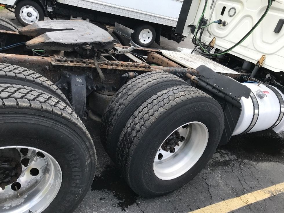 Day Cab Tractor-Heavy Duty Tractors-Freightliner-2018-Cascadia 12564ST-Scarborough-ME-596,683\n\t\tmiles-$ 29,750 - Image 18