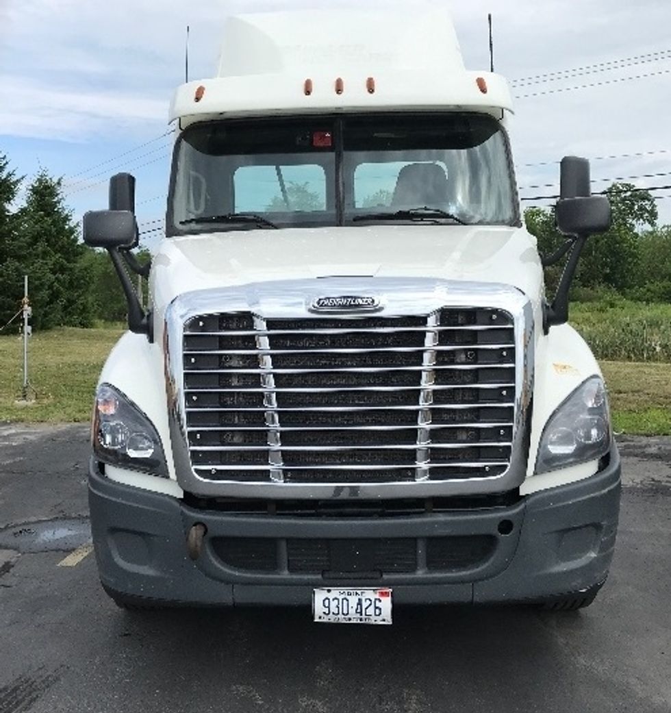 Day Cab Tractor-Heavy Duty Tractors-Freightliner-2018-Cascadia 12564ST-Scarborough-ME-596,683\n\t\tmiles-$ 29,750 - Image 2
