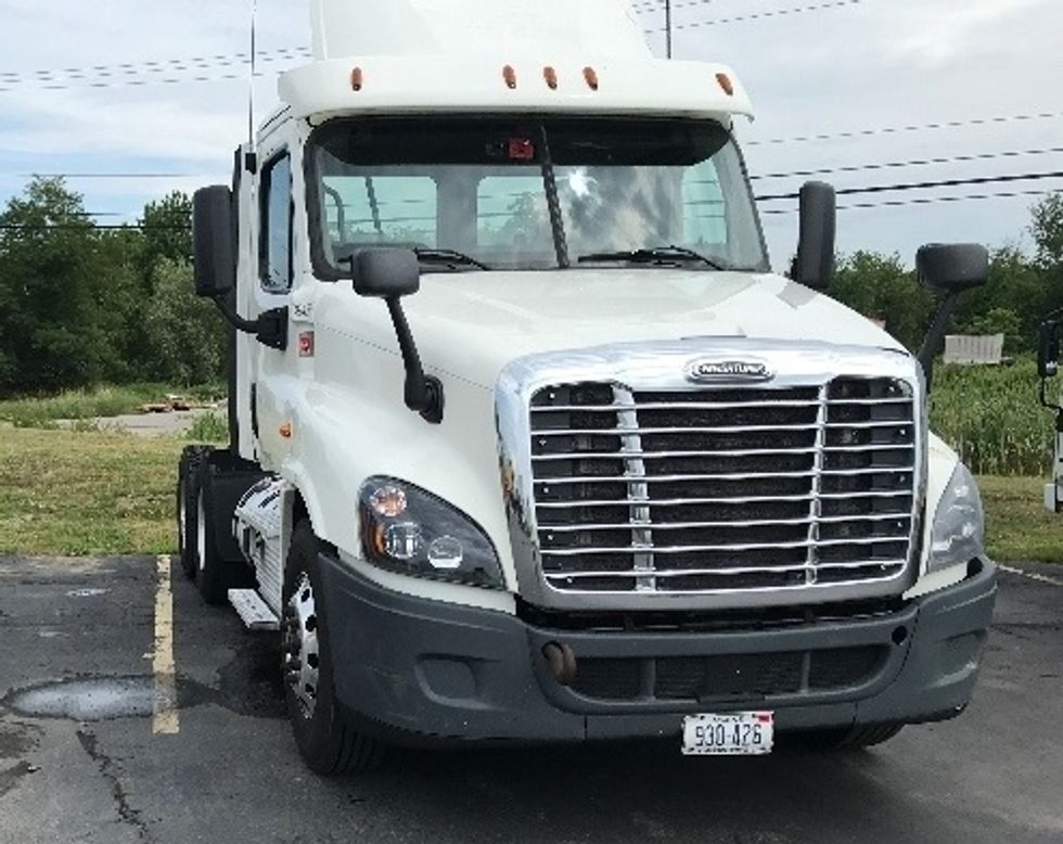 Day Cab Tractor-Heavy Duty Tractors-Freightliner-2018-Cascadia 12564ST-Scarborough-ME-596,683\n\t\tmiles-$ 29,750 - Image 3