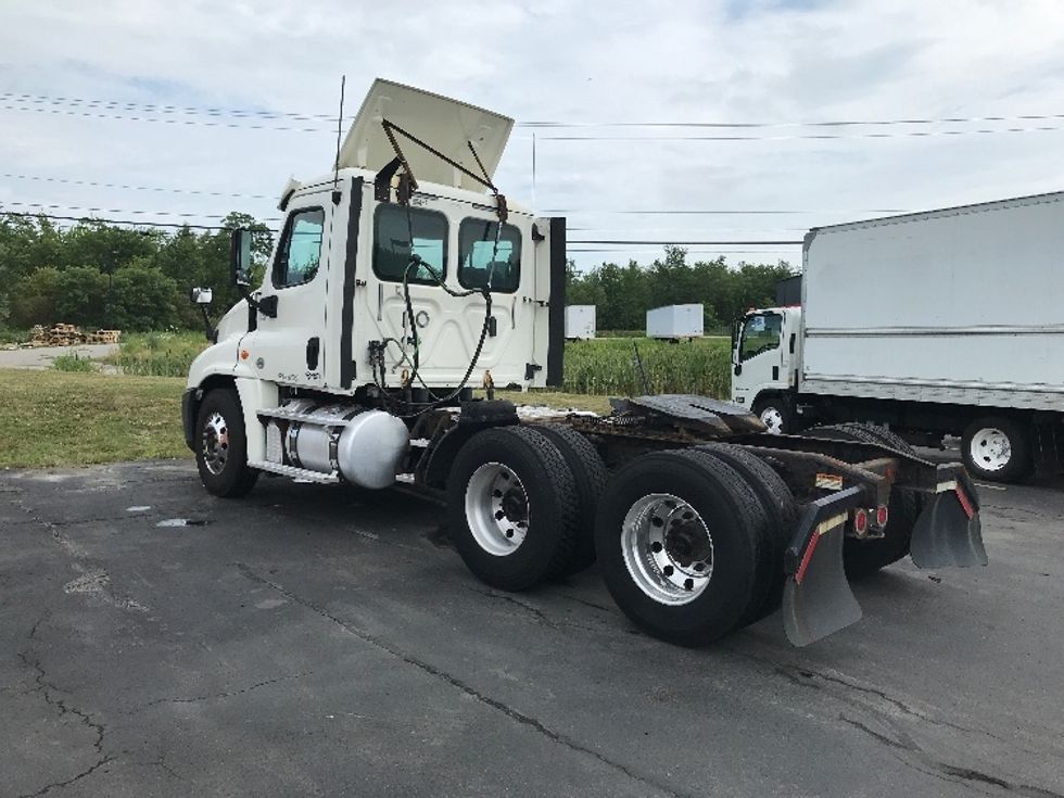 Day Cab Tractor-Heavy Duty Tractors-Freightliner-2018-Cascadia 12564ST-Scarborough-ME-596,683\n\t\tmiles-$ 29,750 - Image 5