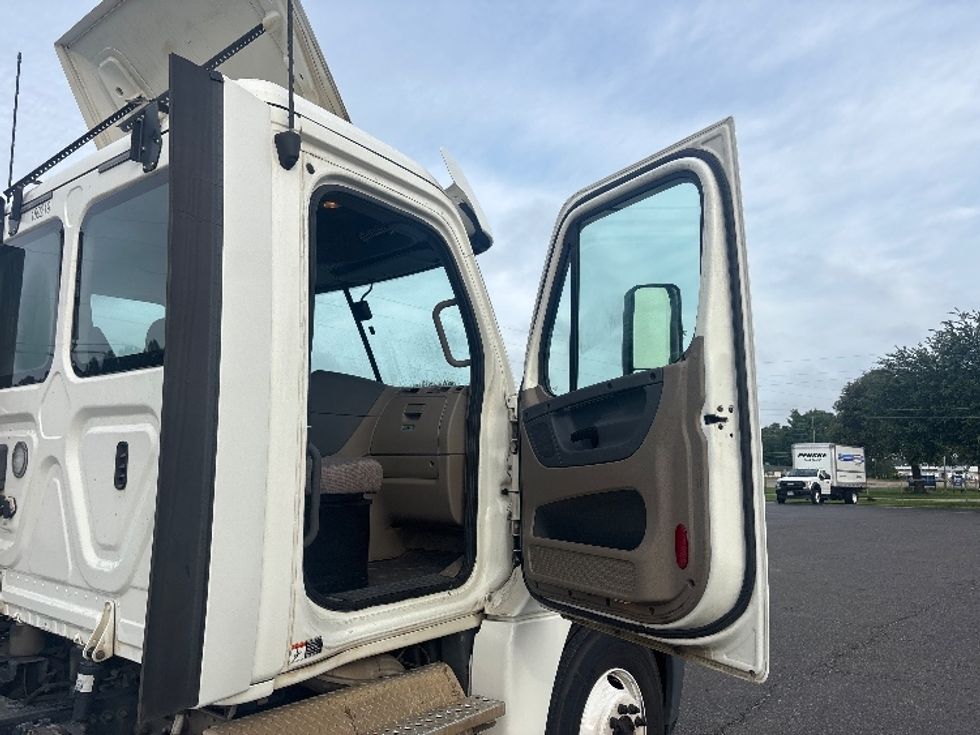 Day Cab Tractor-Heavy Duty Tractors-Freightliner-2018-Cascadia 12564ST-Shreveport-LA-404,706\n\t\tmiles-$ 40,500 - Image 12