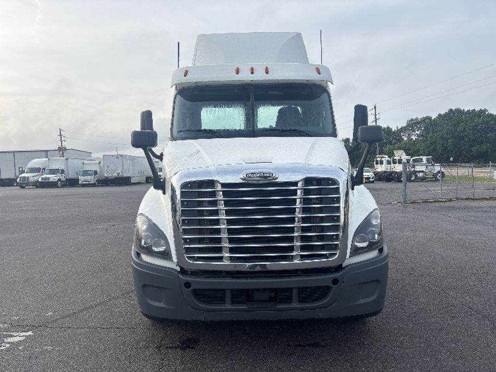 Day Cab Tractor-Heavy Duty Tractors-Freightliner-2018-Cascadia 12564ST-Shreveport-LA-404,706\n\t\tmiles-$ 40,500 - Image 2