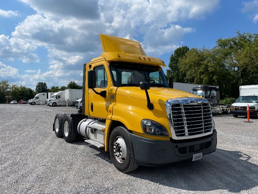Day Cab Tractor-Heavy Duty Tractors-Freightliner-2018-Cascadia 12564ST-Smyrna-TN-812,259 miles-$ 38,500