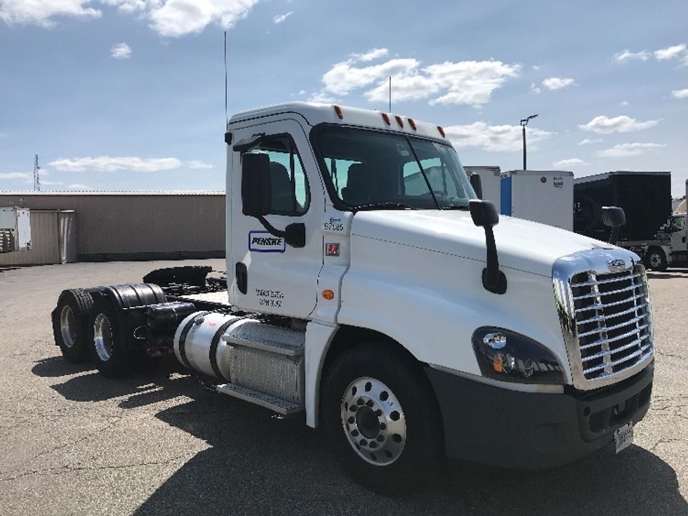 Day Cab Tractor-Heavy Duty Tractors-Freightliner-2018-Cascadia 12564ST-South Bend-IN-436,458\n\t\tmiles-$ 38,750 - Image 1