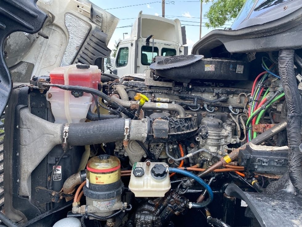 Day Cab Tractor-Heavy Duty Tractors-Freightliner-2018-Cascadia 12564ST-South Plainfield-NJ-400,879\n\t\tmiles-$ 41,750 - Image 15