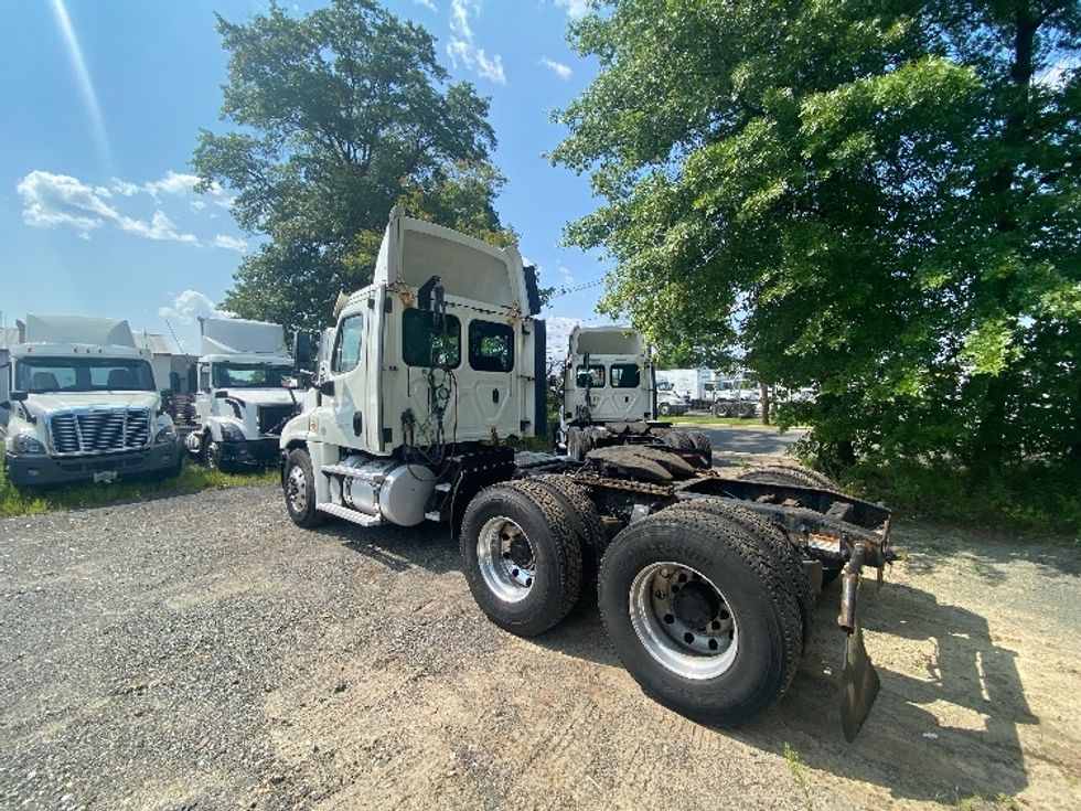 Day Cab Tractor-Heavy Duty Tractors-Freightliner-2018-Cascadia 12564ST-South Plainfield-NJ-400,879\n\t\tmiles-$ 41,750 - Image 5