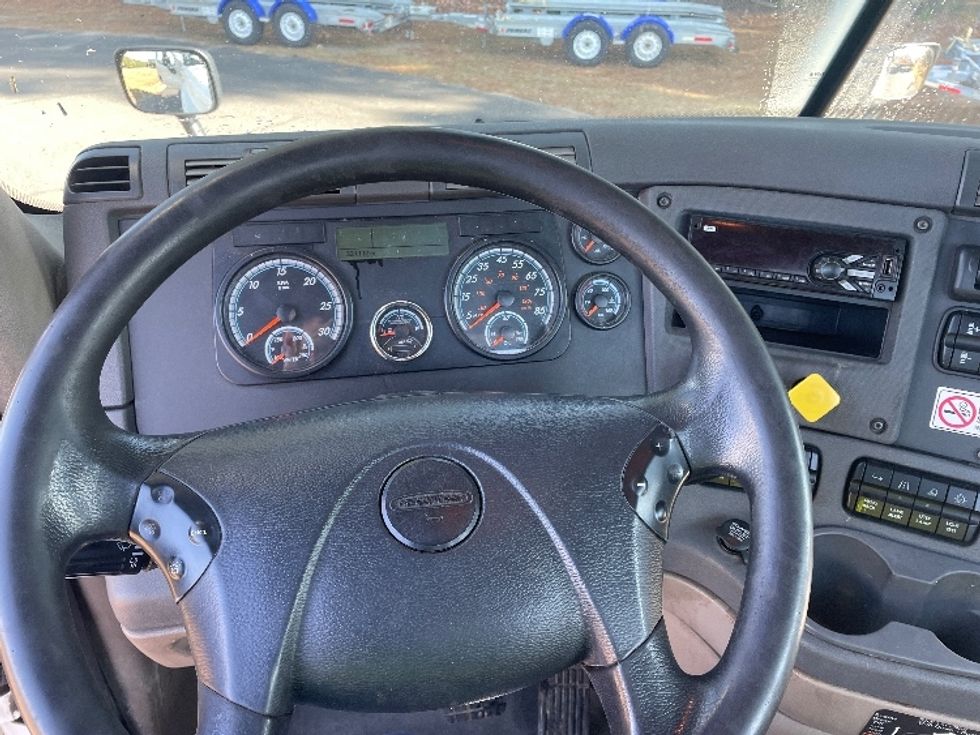 Day Cab Tractor-Heavy Duty Tractors-Freightliner-2018-Cascadia 12564ST-Spartanburg-SC-321,132\n\t\tmiles-$ 43,250 - Image 11