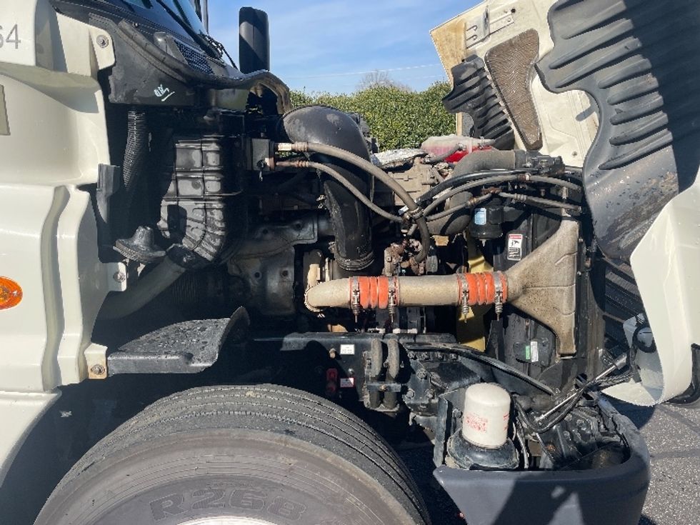 Day Cab Tractor-Heavy Duty Tractors-Freightliner-2018-Cascadia 12564ST-Spartanburg-SC-321,132\n\t\tmiles-$ 43,250 - Image 14