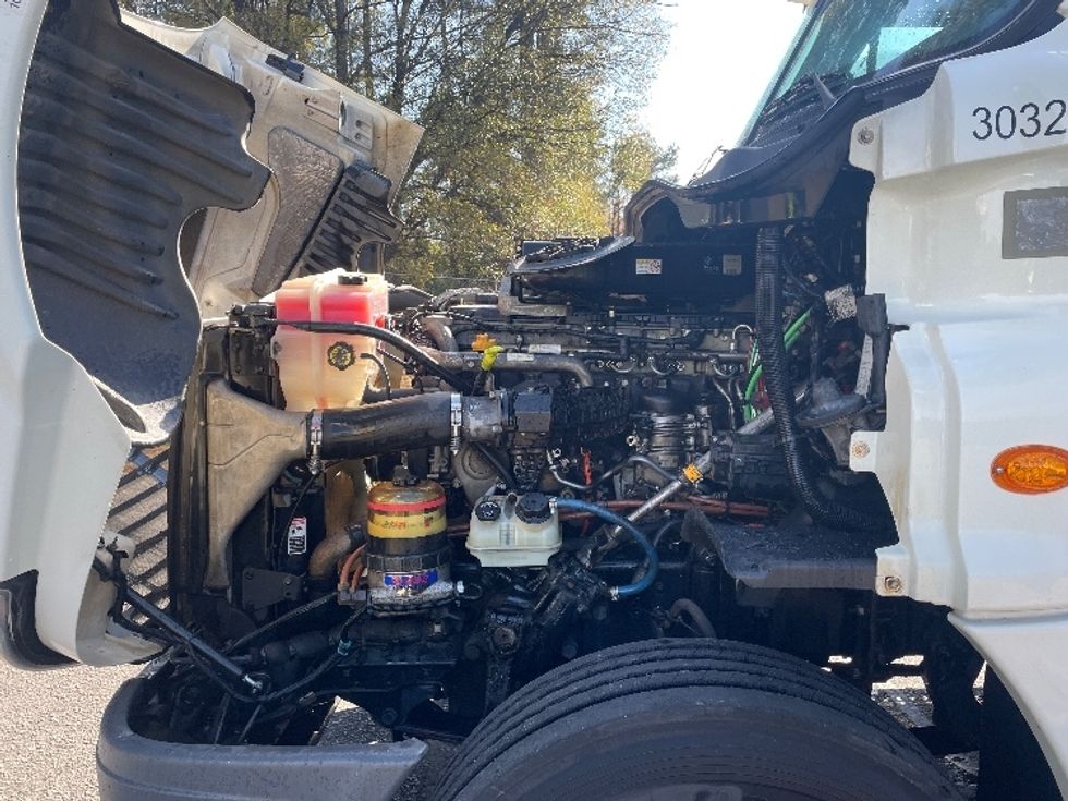 Day Cab Tractor-Heavy Duty Tractors-Freightliner-2018-Cascadia 12564ST-Spartanburg-SC-321,132\n\t\tmiles-$ 43,250 - Image 15