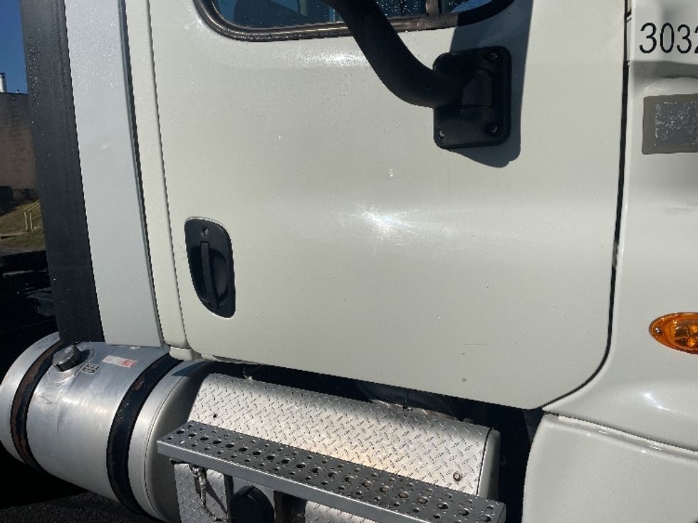 Day Cab Tractor-Heavy Duty Tractors-Freightliner-2018-Cascadia 12564ST-Spartanburg-SC-321,132\n\t\tmiles-$ 43,250 - Image 18