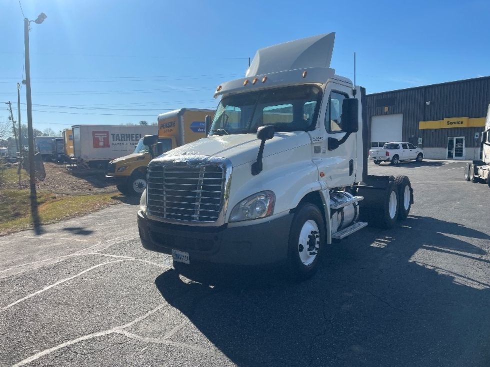 Day Cab Tractor-Heavy Duty Tractors-Freightliner-2018-Cascadia 12564ST-Spartanburg-SC-321,132\n\t\tmiles-$ 43,250 - Image 3