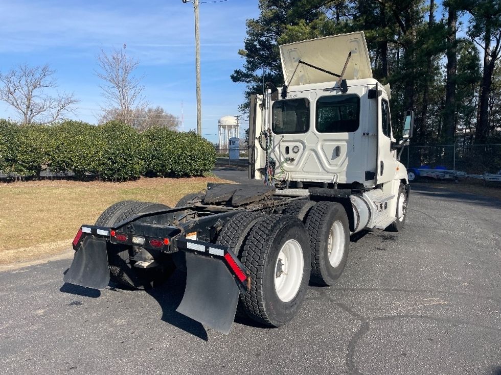 Day Cab Tractor-Heavy Duty Tractors-Freightliner-2018-Cascadia 12564ST-Spartanburg-SC-321,132\n\t\tmiles-$ 43,250 - Image 7