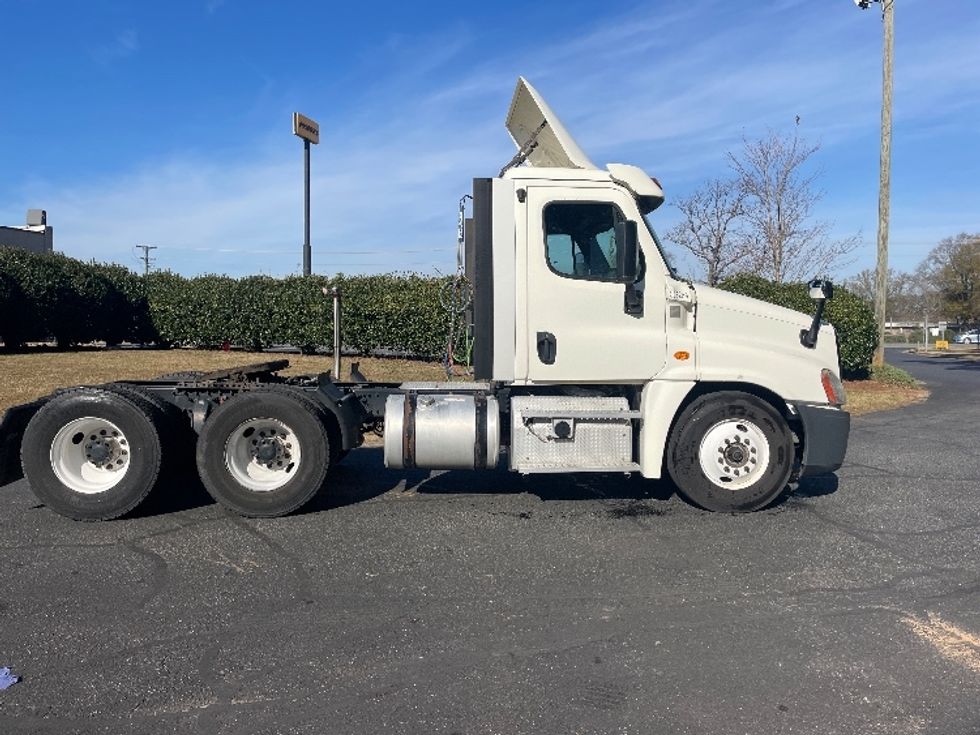 Day Cab Tractor-Heavy Duty Tractors-Freightliner-2018-Cascadia 12564ST-Spartanburg-SC-321,132\n\t\tmiles-$ 43,250 - Image 8