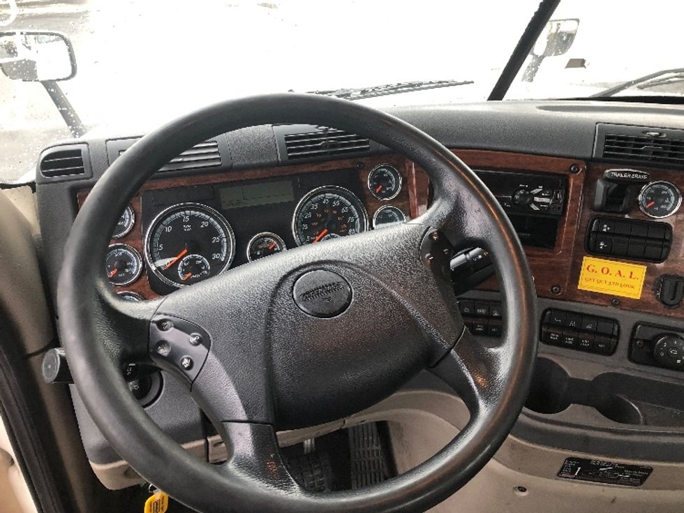 Day Cab Tractor-Heavy Duty Tractors-Freightliner-2018-Cascadia 12564ST-Spokane Valley-WA-576,506\n\t\tmiles-$ 30,500 - Image 11