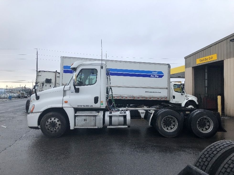 Day Cab Tractor-Heavy Duty Tractors-Freightliner-2018-Cascadia 12564ST-Spokane Valley-WA-576,506\n\t\tmiles-$ 30,500 - Image 4