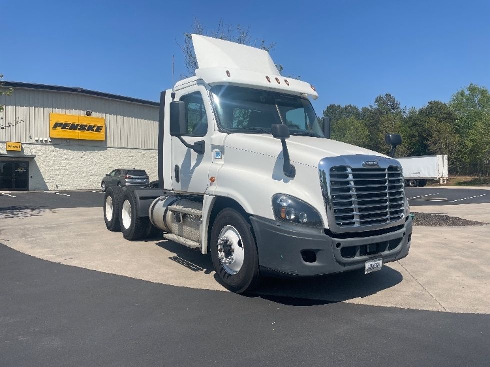 Day Cab Tractor-Heavy Duty Tractors-Freightliner-2018-Cascadia 12564ST-Statesville-NC-445,958\n\t\tmiles-$ 36,750 - Image 1
