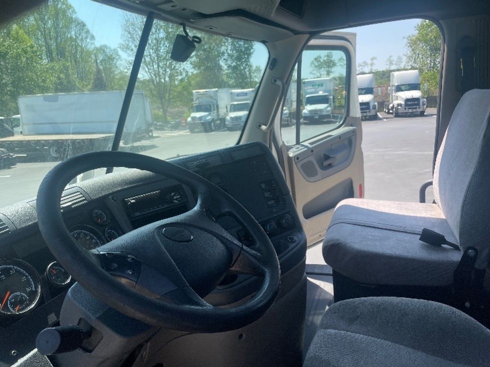 Day Cab Tractor-Heavy Duty Tractors-Freightliner-2018-Cascadia 12564ST-Statesville-NC-445,958\n\t\tmiles-$ 36,750 - Image 10