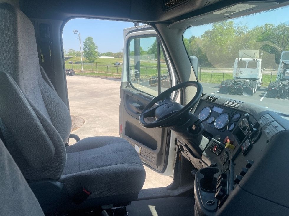 Day Cab Tractor-Heavy Duty Tractors-Freightliner-2018-Cascadia 12564ST-Statesville-NC-445,958\n\t\tmiles-$ 36,750 - Image 14