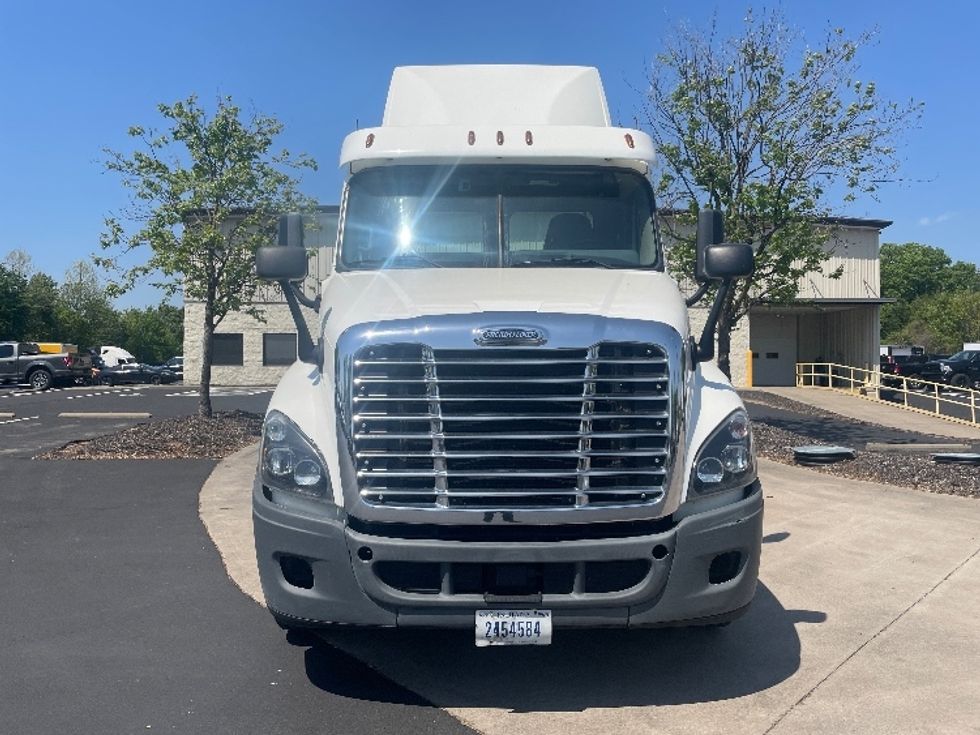 Day Cab Tractor-Heavy Duty Tractors-Freightliner-2018-Cascadia 12564ST-Statesville-NC-445,958\n\t\tmiles-$ 36,750 - Image 2