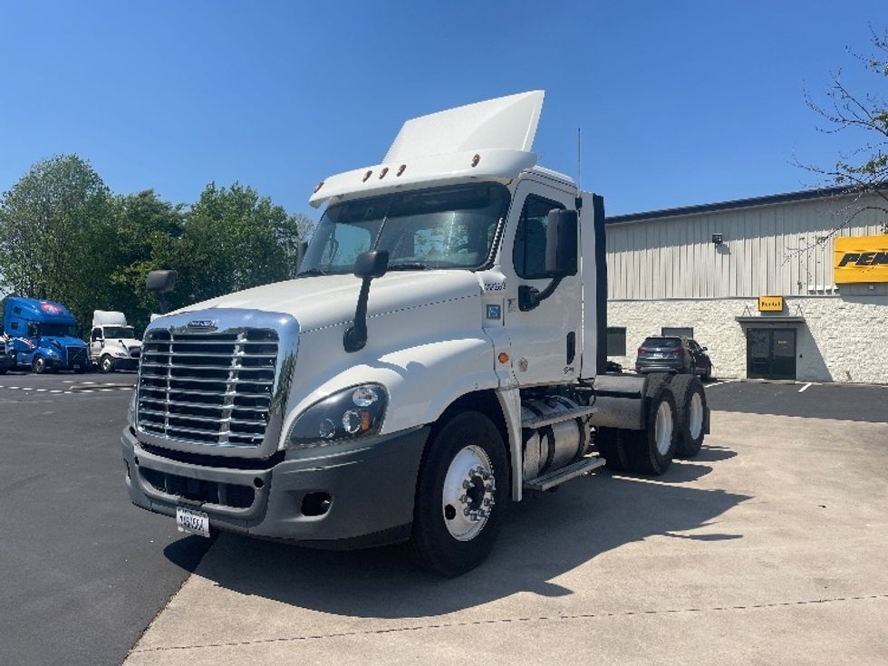 Day Cab Tractor-Heavy Duty Tractors-Freightliner-2018-Cascadia 12564ST-Statesville-NC-445,958\n\t\tmiles-$ 36,750 - Image 3