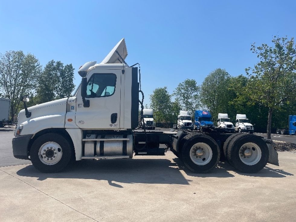 Day Cab Tractor-Heavy Duty Tractors-Freightliner-2018-Cascadia 12564ST-Statesville-NC-445,958\n\t\tmiles-$ 36,750 - Image 4