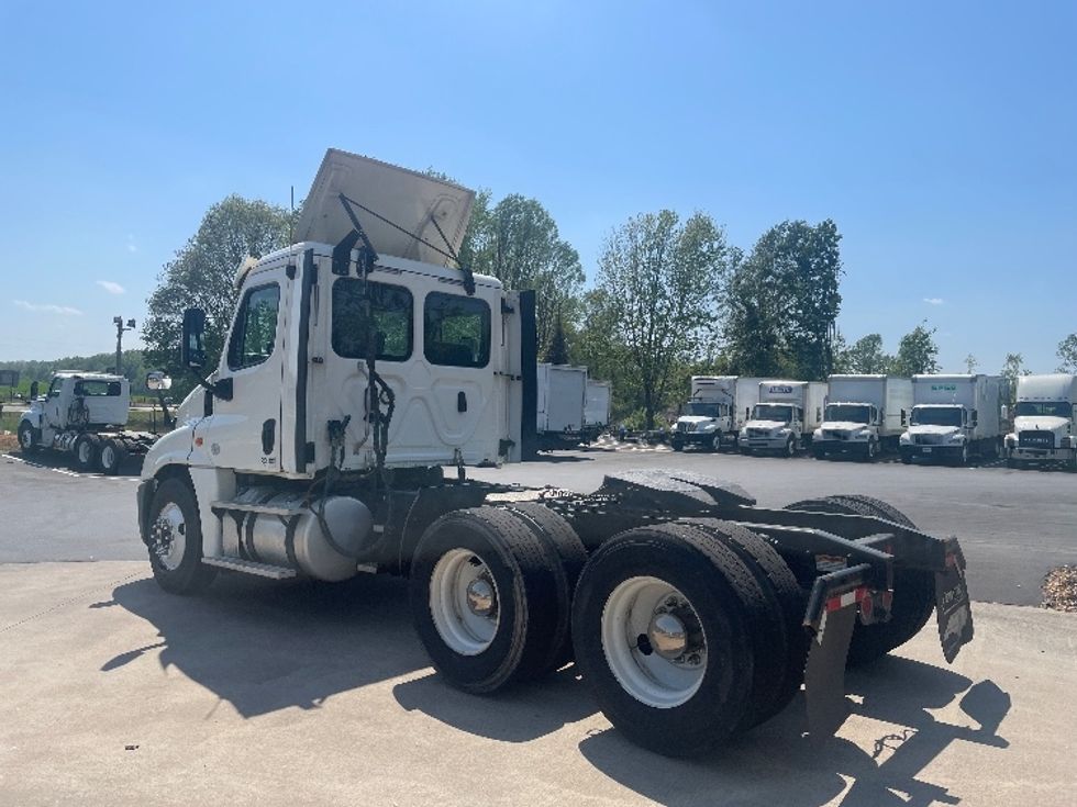 Day Cab Tractor-Heavy Duty Tractors-Freightliner-2018-Cascadia 12564ST-Statesville-NC-445,958\n\t\tmiles-$ 36,750 - Image 5