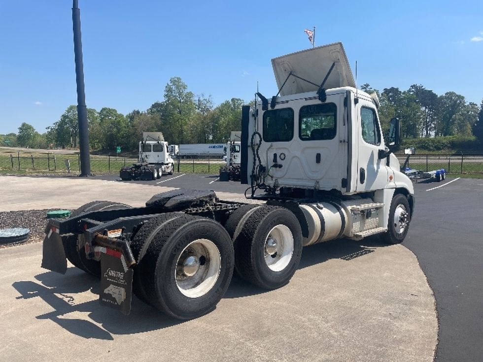Day Cab Tractor-Heavy Duty Tractors-Freightliner-2018-Cascadia 12564ST-Statesville-NC-445,958\n\t\tmiles-$ 36,750 - Image 7