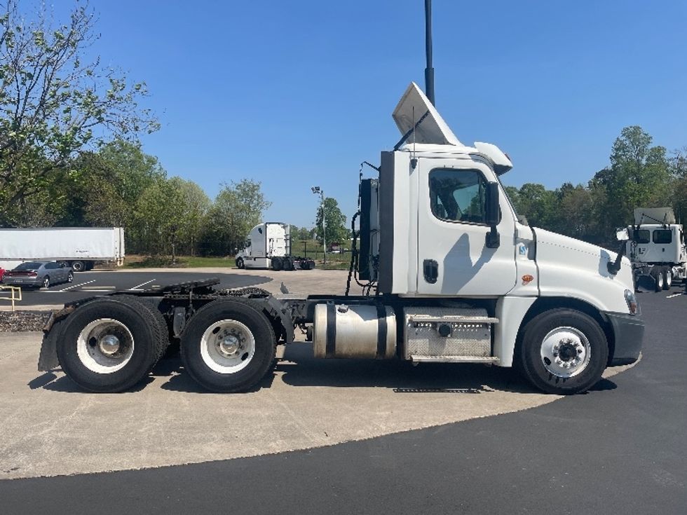 Day Cab Tractor-Heavy Duty Tractors-Freightliner-2018-Cascadia 12564ST-Statesville-NC-445,958\n\t\tmiles-$ 36,750 - Image 8