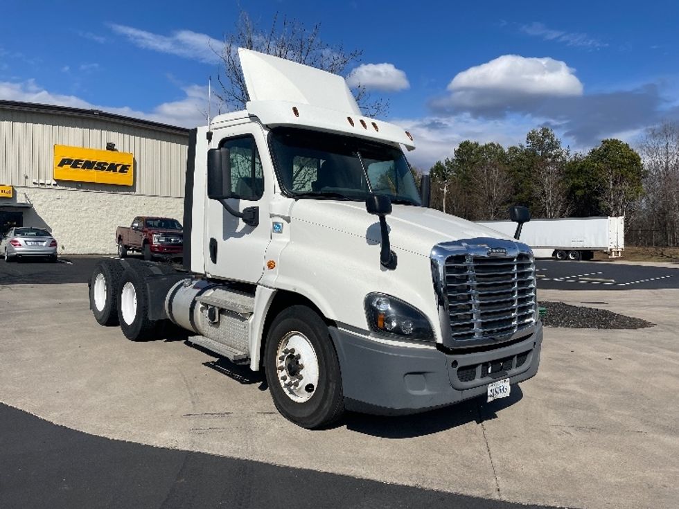 Day Cab Tractor-Heavy Duty Tractors-Freightliner-2018-Cascadia 12564ST-Statesville-NC-500,134\n\t\tmiles-$ 36,000 - Image 1