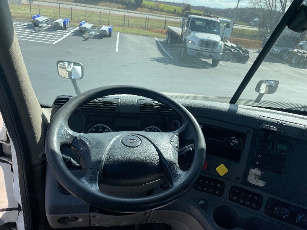 Day Cab Tractor-Heavy Duty Tractors-Freightliner-2018-Cascadia 12564ST-Statesville-NC-500,134\n\t\tmiles-$ 36,000 - Image 11