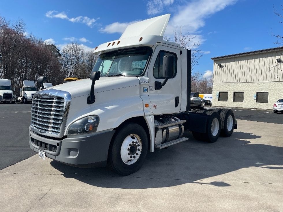 Day Cab Tractor-Heavy Duty Tractors-Freightliner-2018-Cascadia 12564ST-Statesville-NC-500,134\n\t\tmiles-$ 36,000 - Image 3