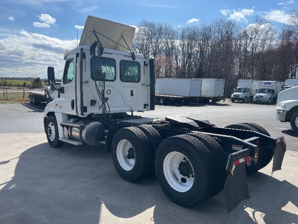 Day Cab Tractor-Heavy Duty Tractors-Freightliner-2018-Cascadia 12564ST-Statesville-NC-500,134\n\t\tmiles-$ 36,000 - Image 5