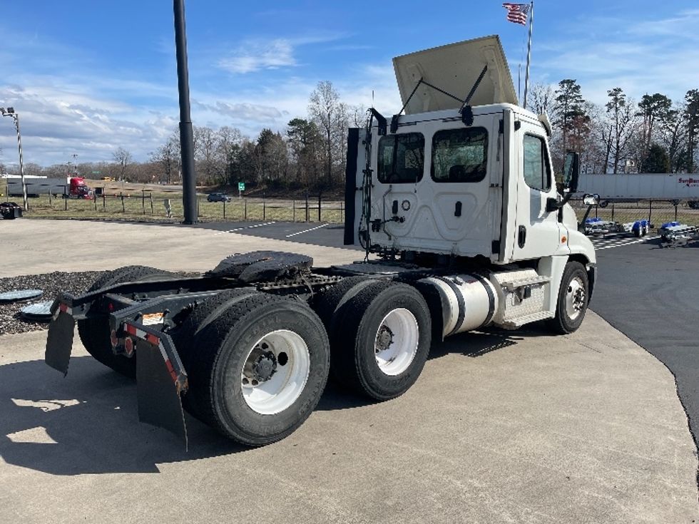 Day Cab Tractor-Heavy Duty Tractors-Freightliner-2018-Cascadia 12564ST-Statesville-NC-500,134\n\t\tmiles-$ 36,000 - Image 7