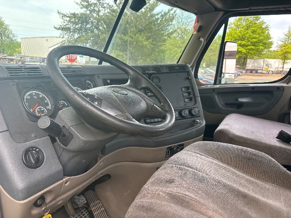 Day Cab Tractor-Heavy Duty Tractors-Freightliner-2018-Cascadia 12564ST-Sterling-VA-243,151\n\t\tmiles-$ 39,000 - Image 10