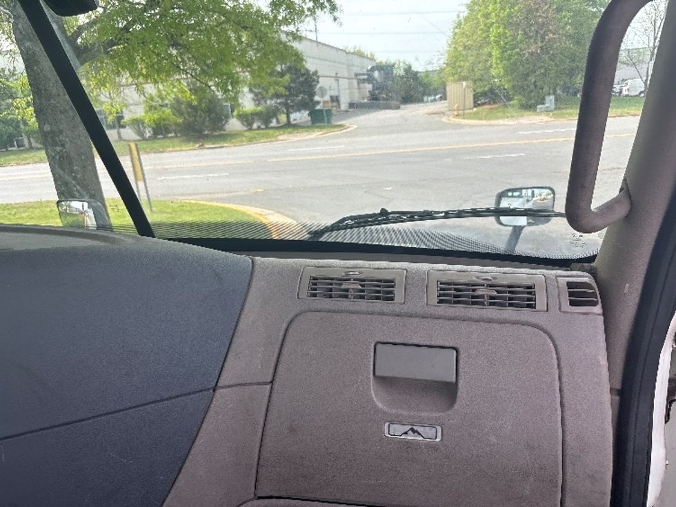 Day Cab Tractor-Heavy Duty Tractors-Freightliner-2018-Cascadia 12564ST-Sterling-VA-243,151\n\t\tmiles-$ 39,000 - Image 13