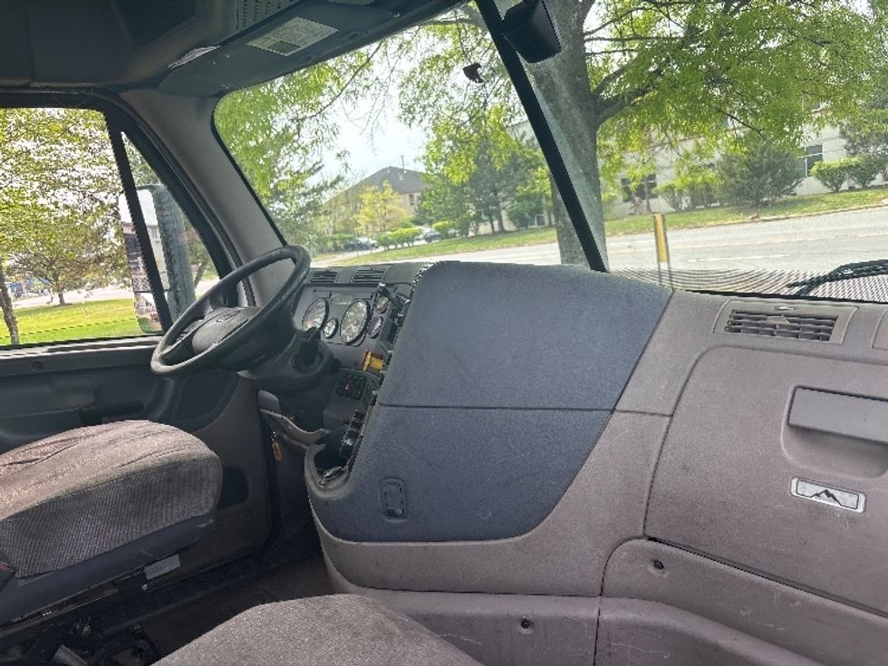 Day Cab Tractor-Heavy Duty Tractors-Freightliner-2018-Cascadia 12564ST-Sterling-VA-243,151\n\t\tmiles-$ 39,000 - Image 14