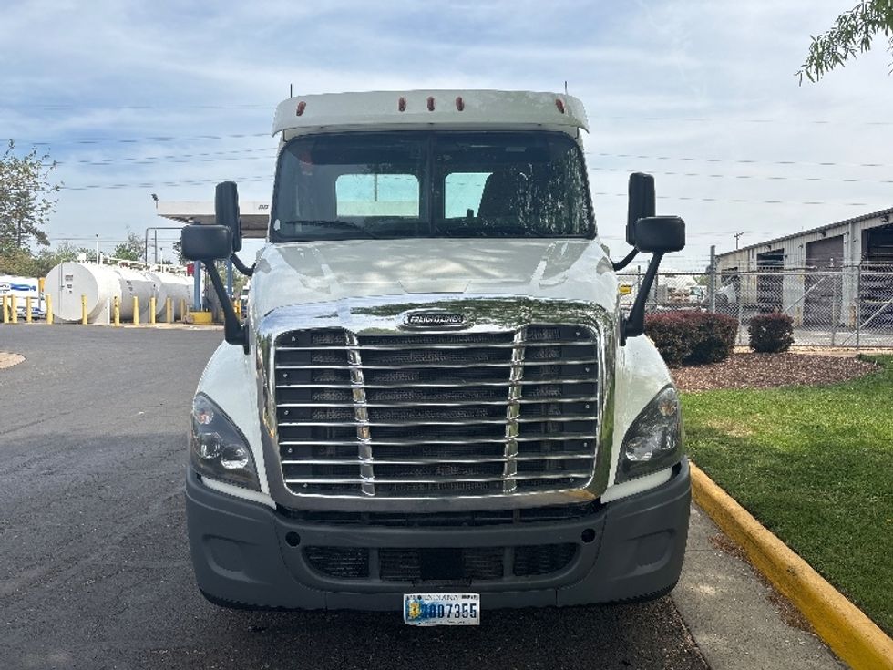 Day Cab Tractor-Heavy Duty Tractors-Freightliner-2018-Cascadia 12564ST-Sterling-VA-243,151\n\t\tmiles-$ 39,000 - Image 2