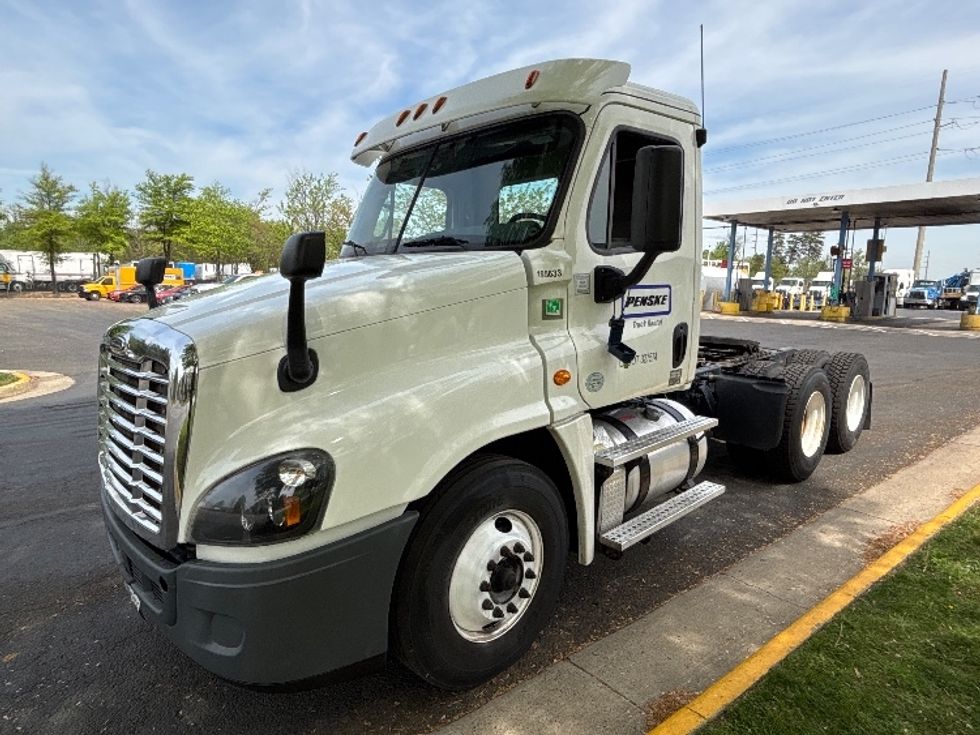 Day Cab Tractor-Heavy Duty Tractors-Freightliner-2018-Cascadia 12564ST-Sterling-VA-243,151\n\t\tmiles-$ 39,000 - Image 3