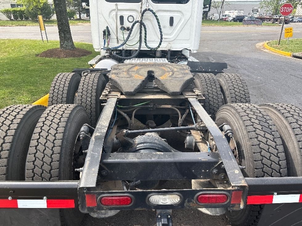 Day Cab Tractor-Heavy Duty Tractors-Freightliner-2018-Cascadia 12564ST-Sterling-VA-243,151\n\t\tmiles-$ 39,000 - Image 6