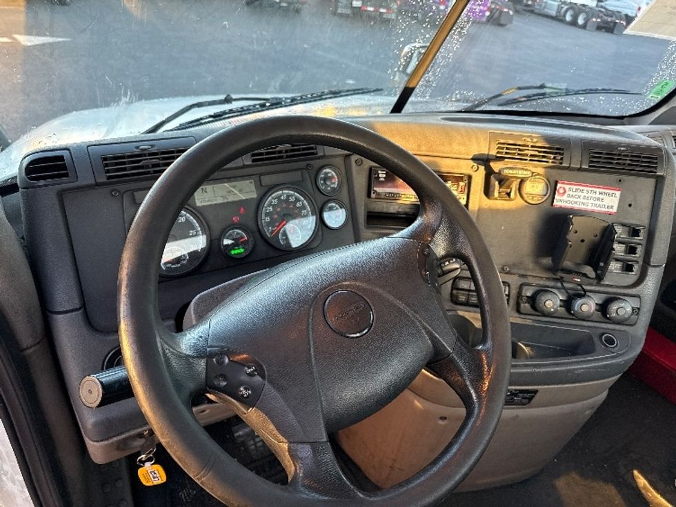 Day Cab Tractor-Heavy Duty Tractors-Freightliner-2018-Cascadia 12564ST-Stockton-CA-426,662\n\t\tmiles-$ 37,250 - Image 10