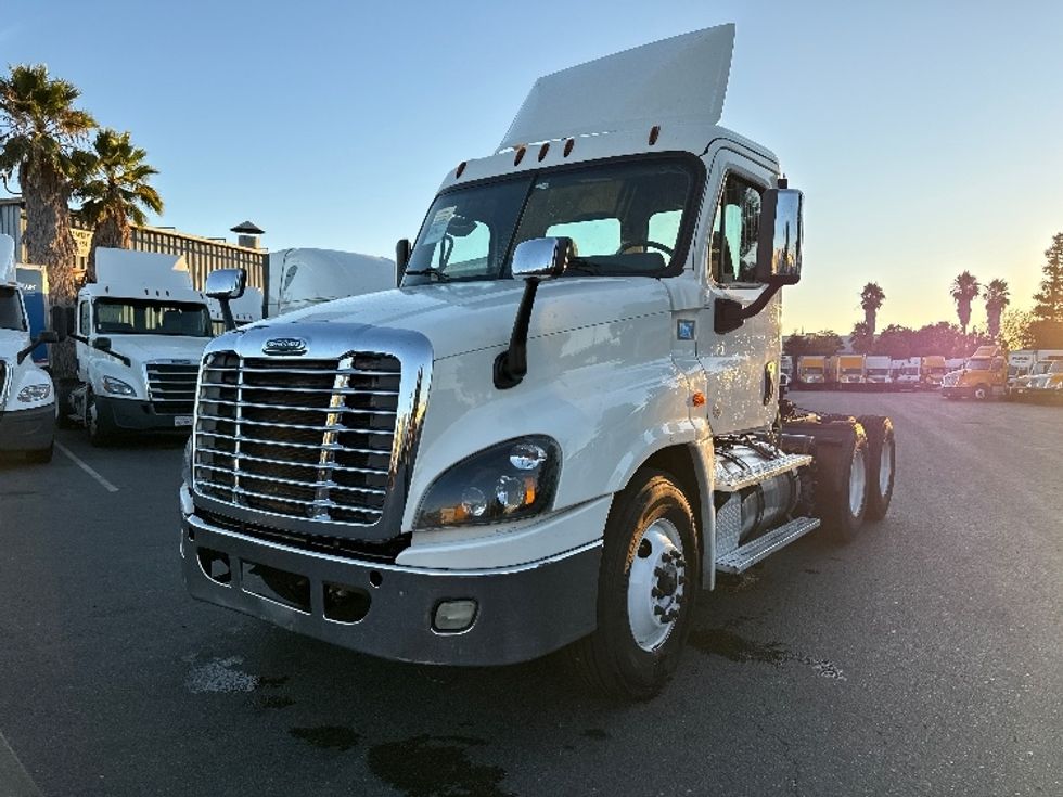 Day Cab Tractor-Heavy Duty Tractors-Freightliner-2018-Cascadia 12564ST-Stockton-CA-426,662\n\t\tmiles-$ 37,250 - Image 3