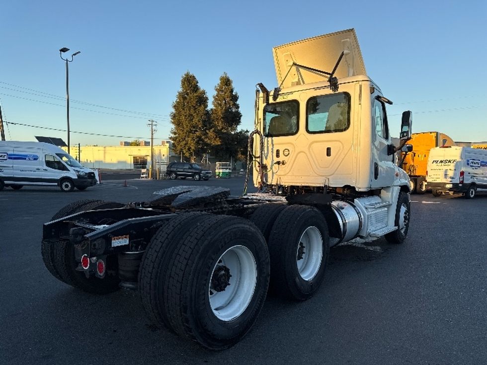 Day Cab Tractor-Heavy Duty Tractors-Freightliner-2018-Cascadia 12564ST-Stockton-CA-426,662\n\t\tmiles-$ 37,250 - Image 7