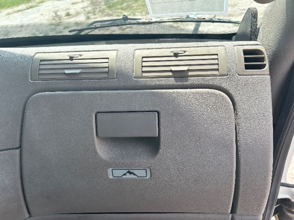 Day Cab Tractor-Heavy Duty Tractors-Freightliner-2018-Cascadia 12564ST-Sturtevant-WI-494,256\n\t\tmiles-$ 33,000 - Image 13