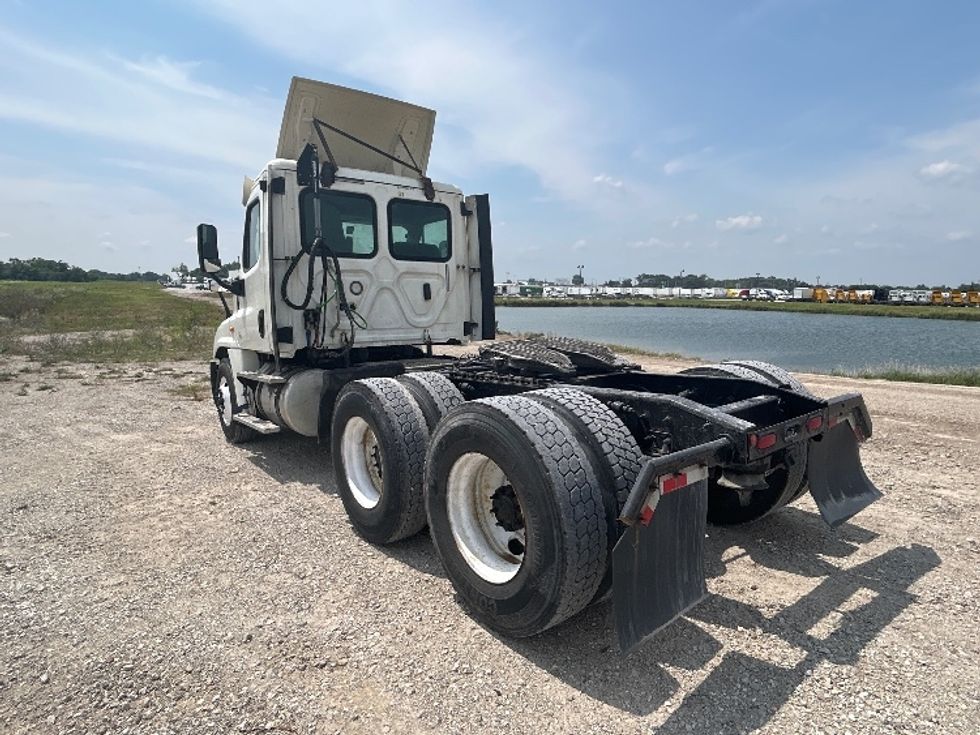 Day Cab Tractor-Heavy Duty Tractors-Freightliner-2018-Cascadia 12564ST-Sturtevant-WI-494,256\n\t\tmiles-$ 33,000 - Image 5