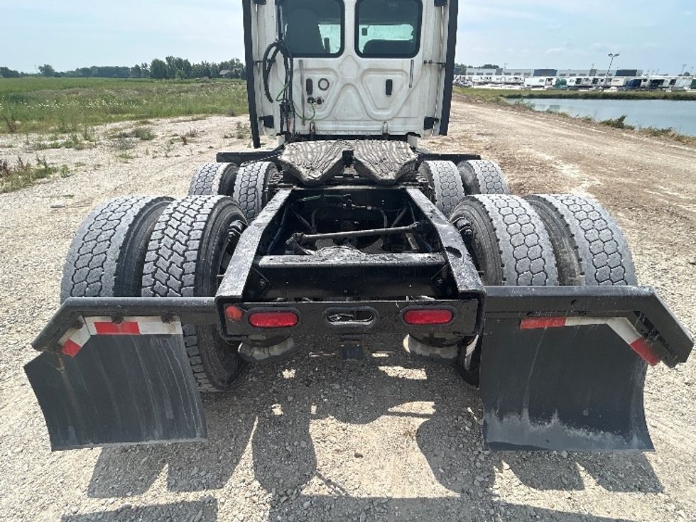Day Cab Tractor-Heavy Duty Tractors-Freightliner-2018-Cascadia 12564ST-Sturtevant-WI-494,256\n\t\tmiles-$ 33,000 - Image 6