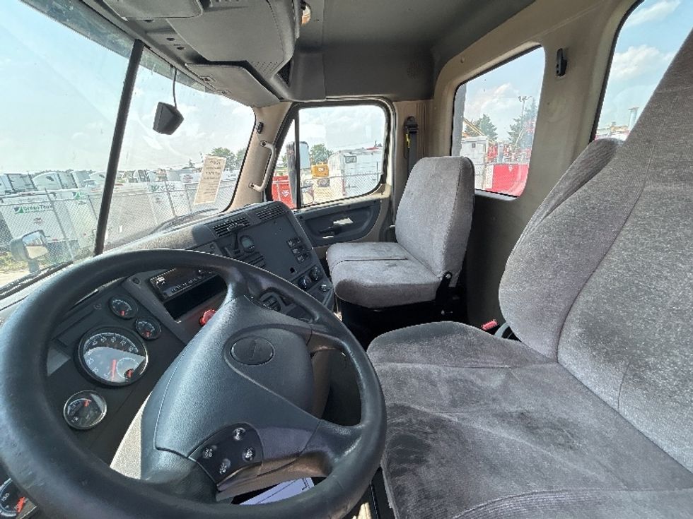 Day Cab Tractor-Heavy Duty Tractors-Freightliner-2018-Cascadia 12564ST-Sturtevant-WI-559,139\n\t\tmiles-$ 29,750 - Image 10